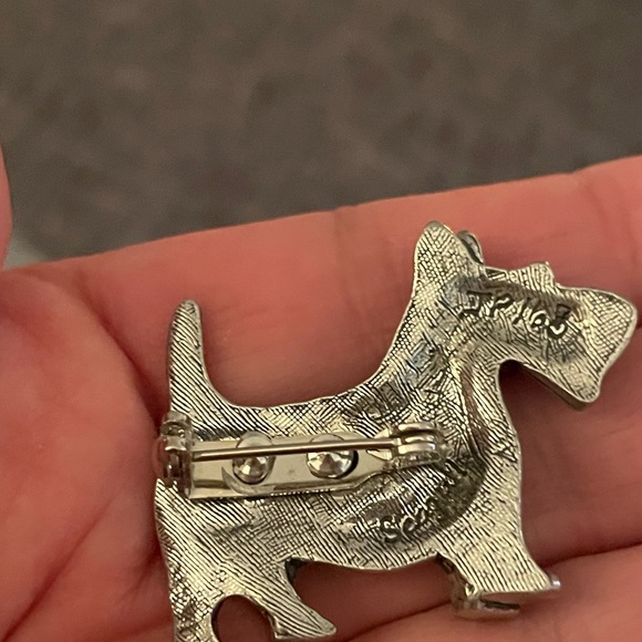 Gorgeous Scotty dog pin brooch stamped Seagull and artist stamped - Picture 4 of 4